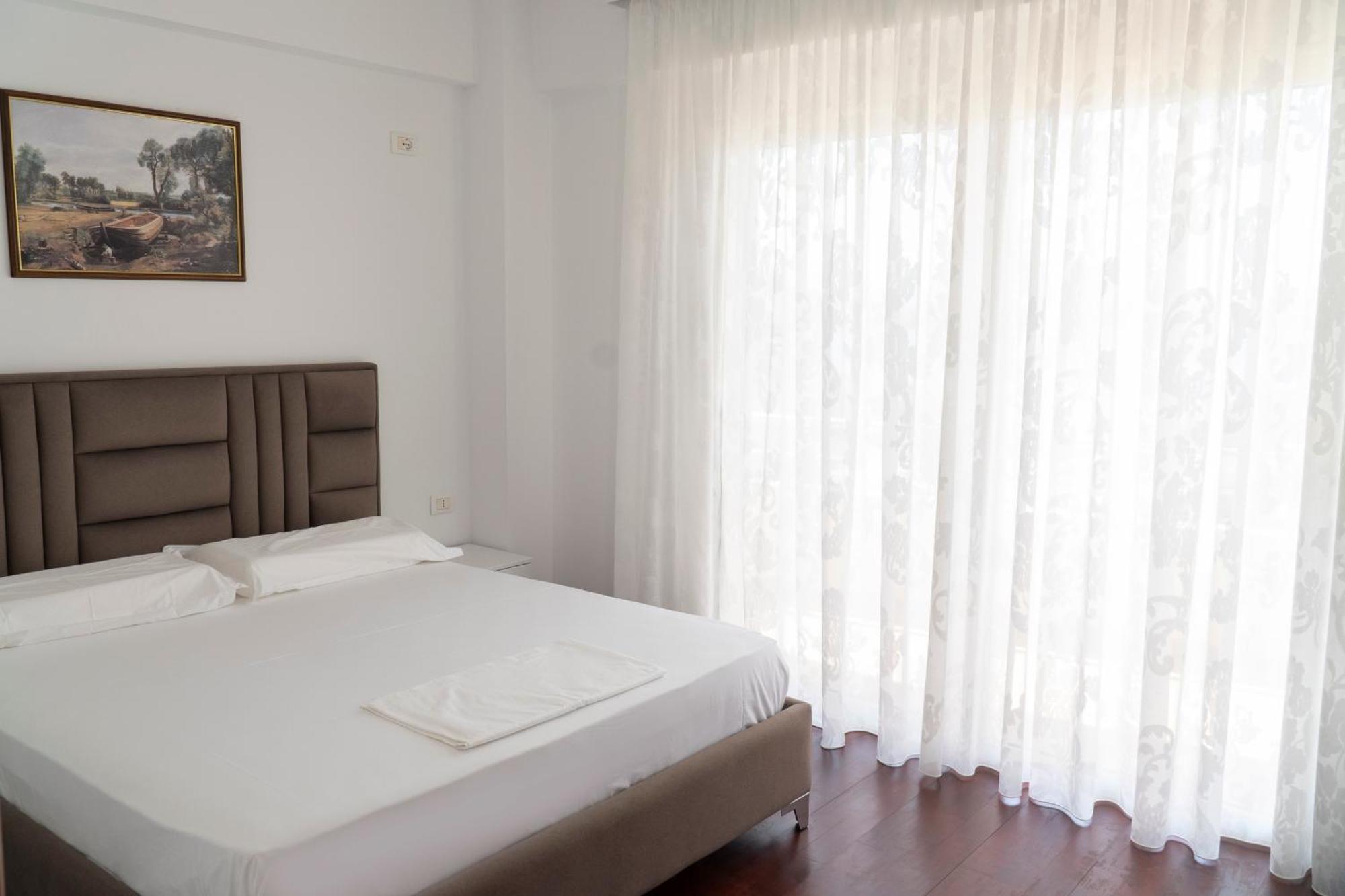 Appartamento Center Sea View Sarandë Esterno foto